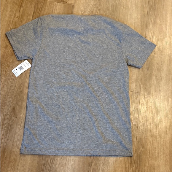 NWT Vuori shirt- Size S - Picture 2 of 4